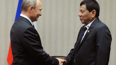 Russian President Vladimir Putin (L) meets Philippines President Rodrigo Duterte on the sidelines of the APEC Summit in Lima, November 19, 2016.