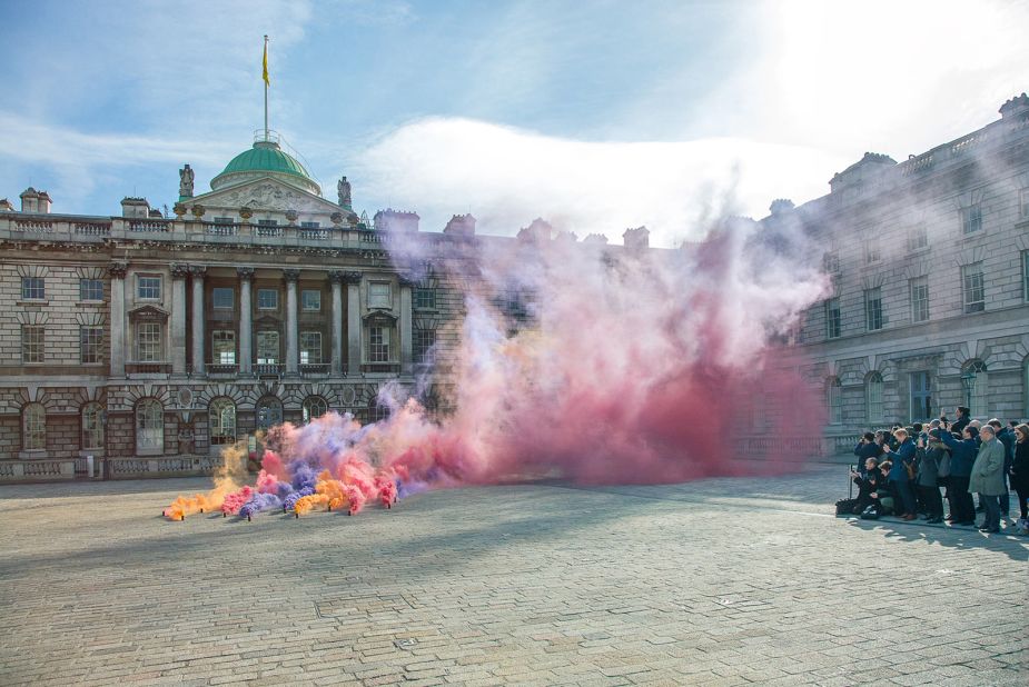 Hoping to create spectacles which can then become sites for reflection, Minelli deploys colorful smoke bombs, and flags with incoherent slogans, which he introduces into public places, often without warning.