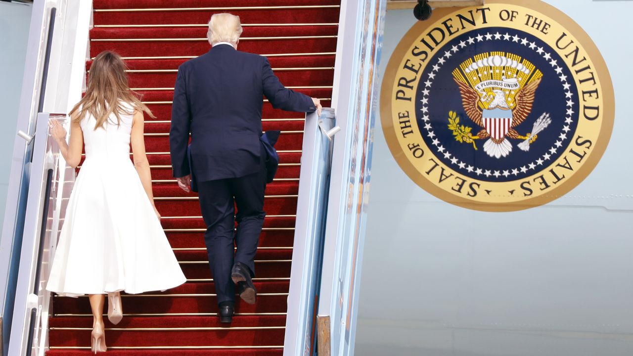US President Donald Trump (R) and his wife, First Lady Melania Trump, board Air Force One from Ben Gurion International Airport in Tel Aviv on May 23, 2017, bound for Rome.