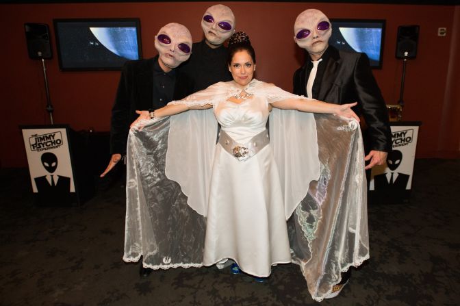  Liza Rios-Proprofsky posed with the Cantina band