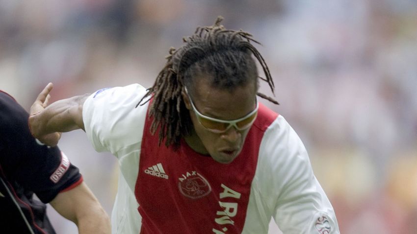Amsterdam, NETHERLANDS: Ajax Amsterdam's Edgar Davids (R) duels with Gretar Steinsson of AZ Alkmaar, 27 May 2007 in Amsterdam. Ajax Amsterdam scored three second half goals to beat AZ Alkmaar 3-0 and win the Dutch Champions League playoff final 4-2 on aggregate. Ajax go into the third qualifying round of Europe's premier club competition while Alkmaar have to settle for a place in the UEFA Cup. ANP PHOTO/EVERT-JAN DANIELS **NETHERLANDS OUT** (Photo credit should read Evert-Jan Daniels/AFP/Getty Images)