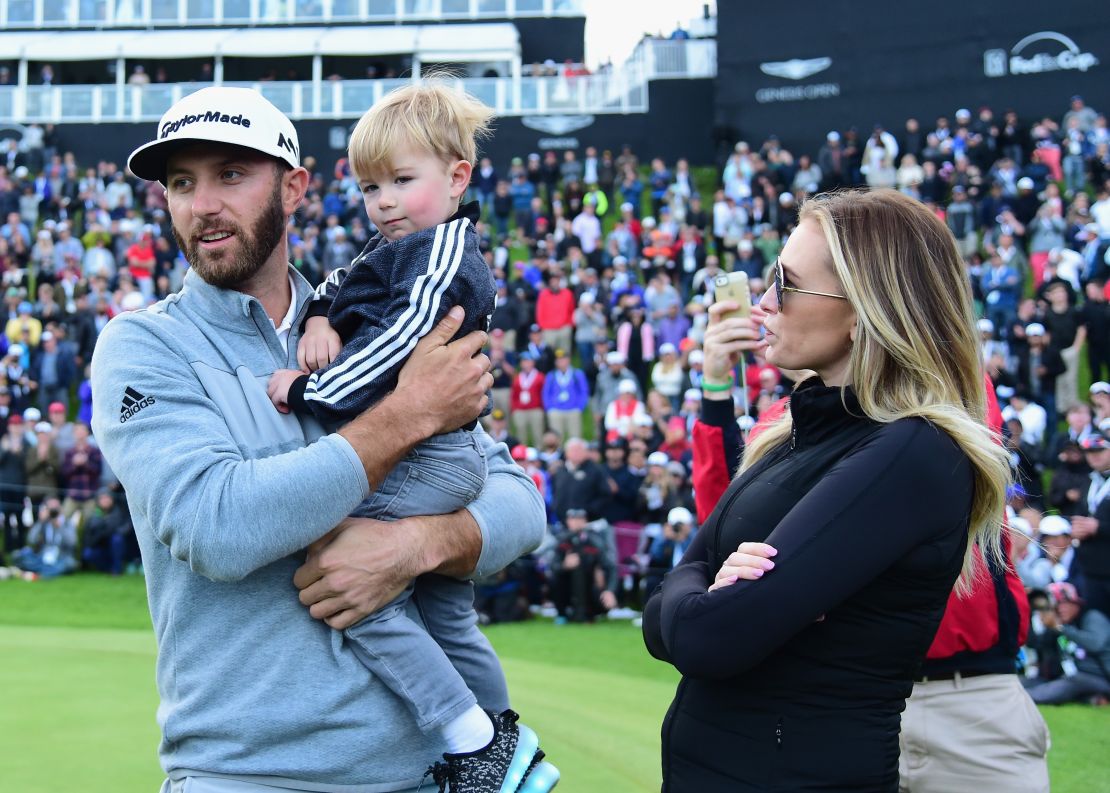 Johnson celebrates with wife Paulina Gretzky and son Tatum after winning the Genesis Open.
