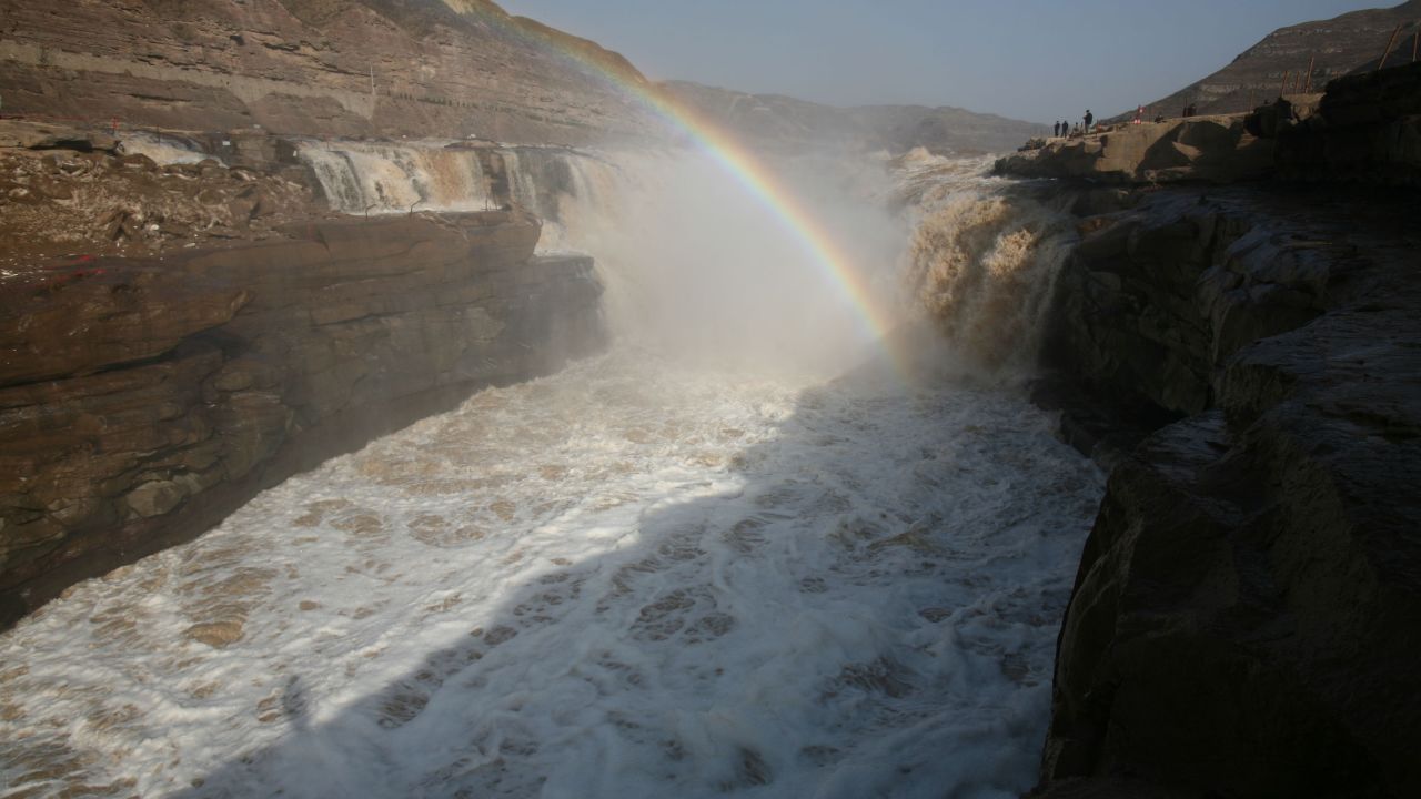 Hukou Waterfall is the second largest in China.