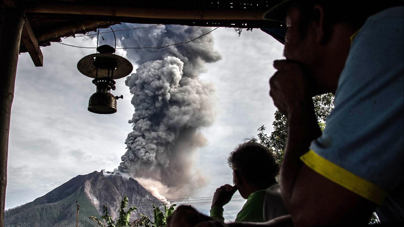 Villagers watch Mount Sinabung spew thick volcanic ash in Karo, Indonesia, on Friday, May 19. <a href="http://www.cnn.com/2017/05/18/world/gallery/week-in-photos-0519/index.html" target="_blank">See last week in 26 photos</a>