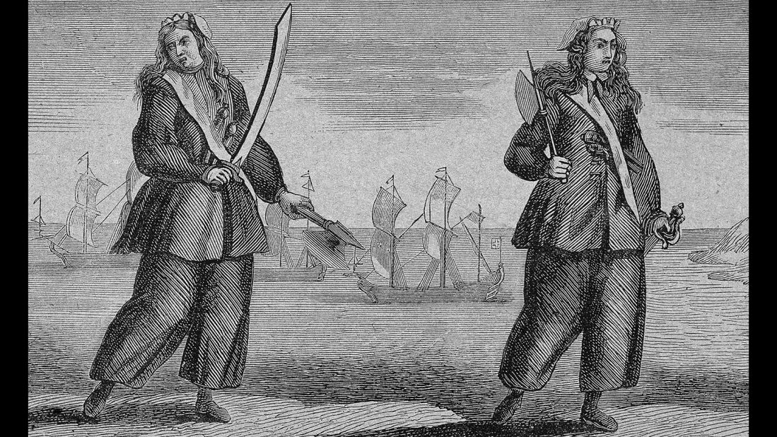 <strong>Warrior women:</strong> Engraving of female pirates Anne Bonny and Mary Read holding swords, circa 1730.