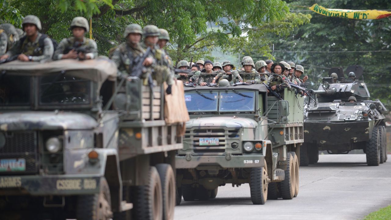 Philippine marines aboard their vehicles maneuver through a street on their way to an assault on the hide out of Muslim militants near the town center in Marawi, in southern island of Mindanao on May 28, 2017. 