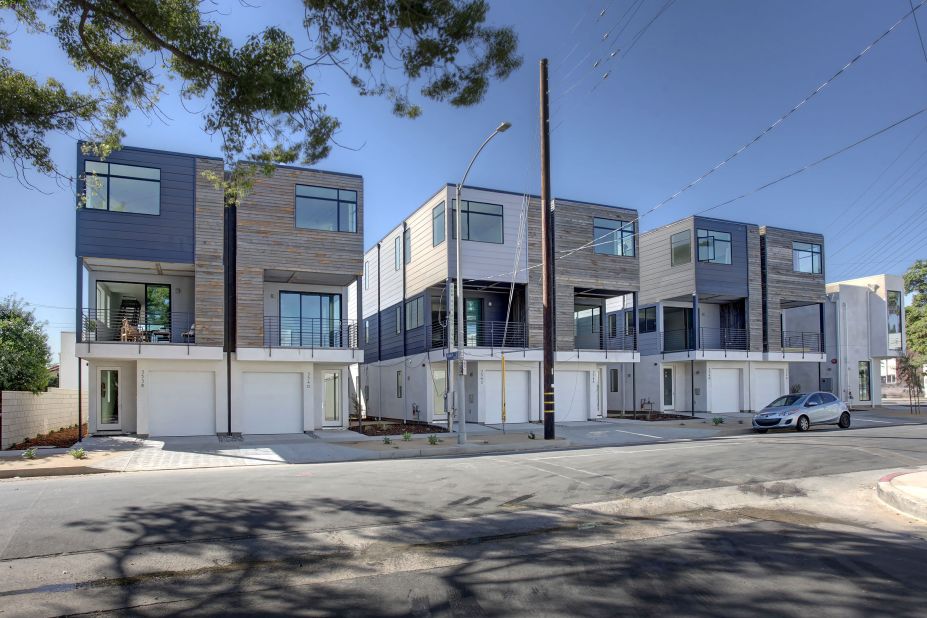 In addition to their line of lower cost, LEED platinum houses, which start at $139,000, LivingHomes collaborates with architect Ray Kappe and architecture firm KieranTimberlake on a number of models. 