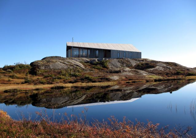 Architecture firm <a href="index.php?page=&url=http%3A%2F%2Fsnohetta.com%2F" target="_blank" target="_blank">Snøhetta</a> collaborated with Norwegian company Rindalshytte on Gapahuk. The roof of the cabin twists, allowing the home to be open on both ends and flooded with light from the floor to ceiling windows.<br />