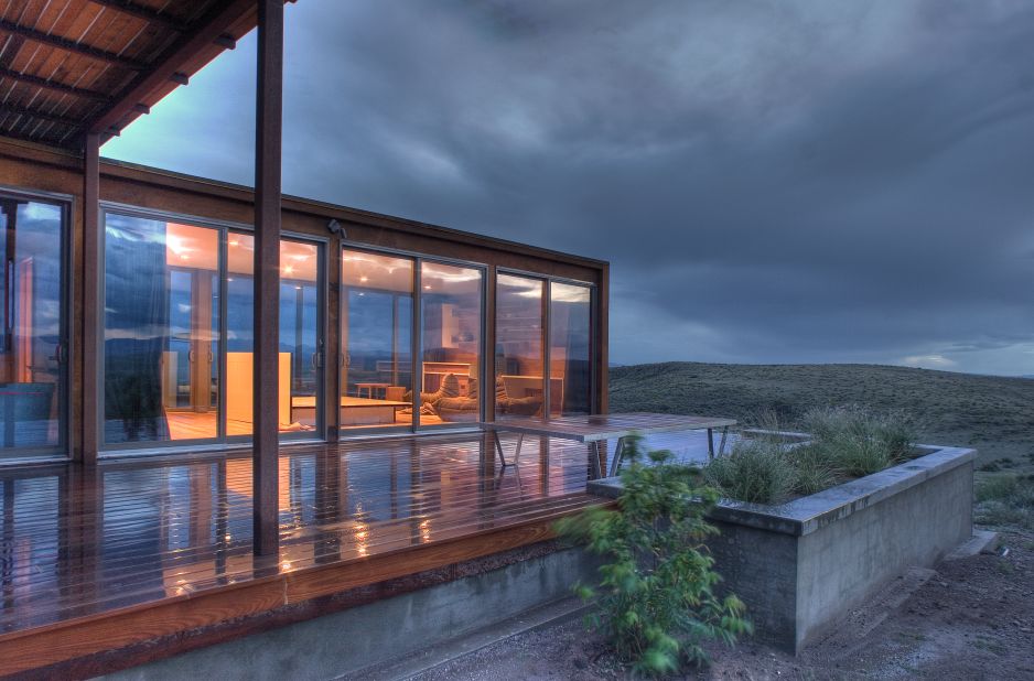 This 440-square-feet house came complete with outdoor shed, interior and exterior.