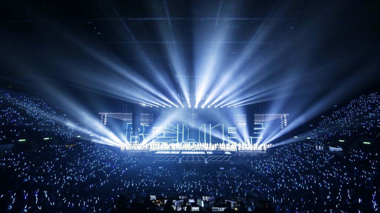 Mayday played Hong Kong in May.