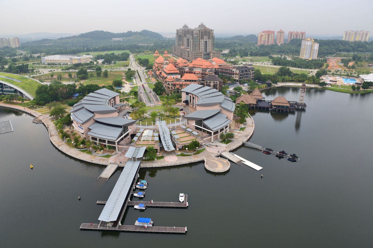 <strong>60-minute flights: </strong>The flights over Putrajaya take about one hour. and take in sights such as the Pullman Putrajaya Lakeside Resort. 