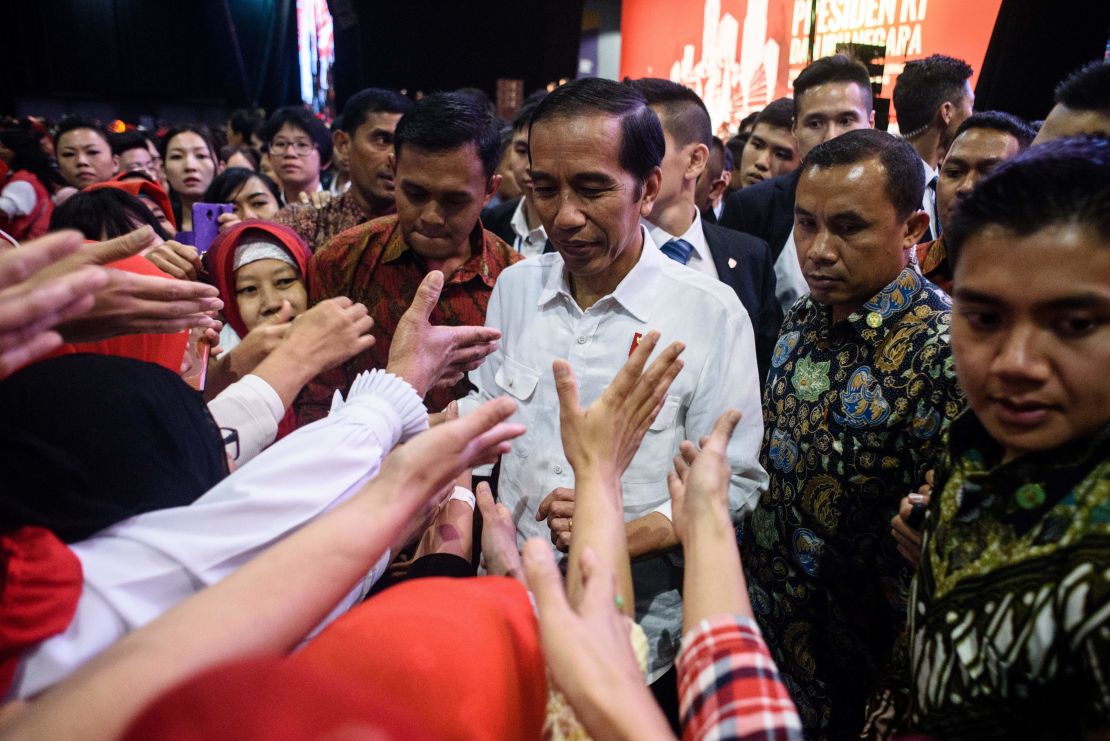 Indonesian President Joko Widodo (C) meets Indonesian workers during an event in Hong Kong on April 30.