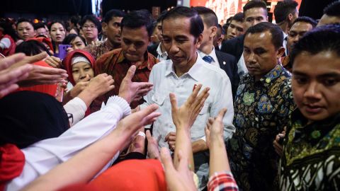 Indonesian President Joko Widodo (C) meets Indonesian workers during an event in Hong Kong on April 30.