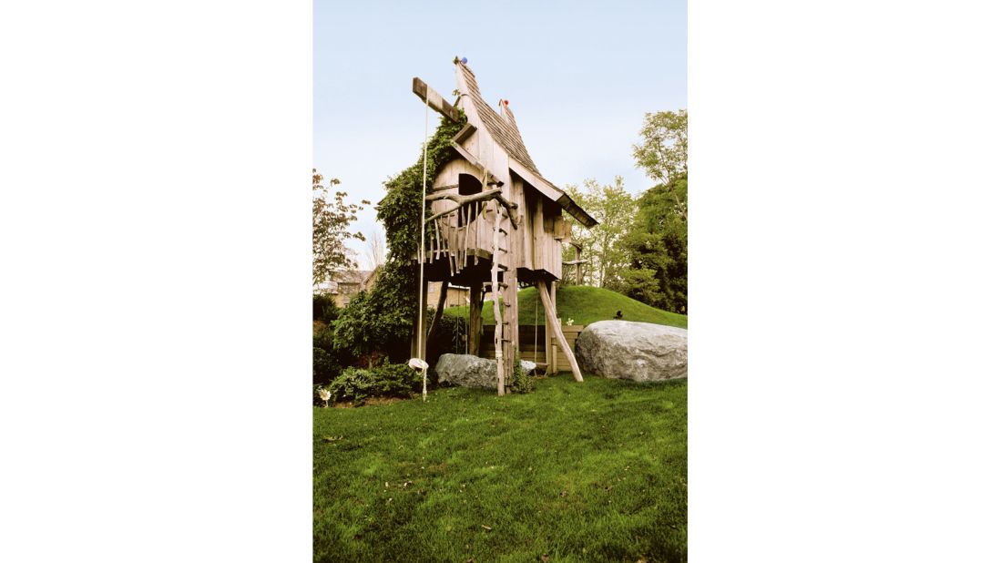 The Bialsky Tree House, as it's designer Pete Nelson says, is less of a tree house and "more of a stilt house." Made with artist Michael Ince the house is built from reclaimed wood, and was originally built for the client's children. 