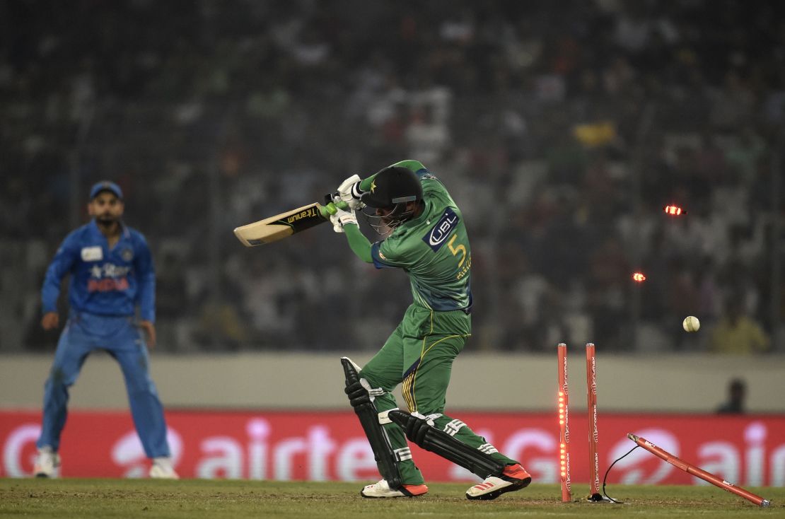 Pakistan cricketer Mohammad Amir (R) is dismissed by Indian cricketer Hardik Pandya during the match between India and Pakistan at the Asia Cup T20 cricket tournament at the Sher-e-Bangla National Cricket Stadium in Dhaka on February 27, 2016. 