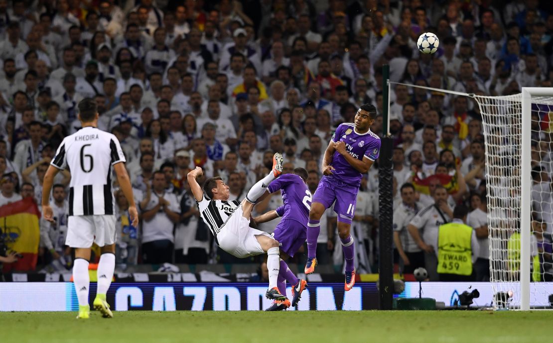 Mario Mandzukic levels for Juventus from a seemingly impossible angle