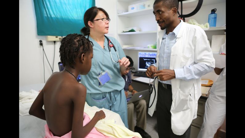 Drs. Jennifer Rutledge and Jeanty Elise speak with an 11-year-old girl who is ill with congenital heart disease.