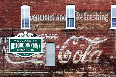 The "historic downtown" district of Lebanon in Tennessee. Founded in 1801, the town's nickname is Cedar City. 