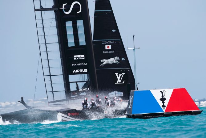 SoftBank Team Japan and Artemis Racing get caught in a tight tussle during the playoff semifinal race. 
