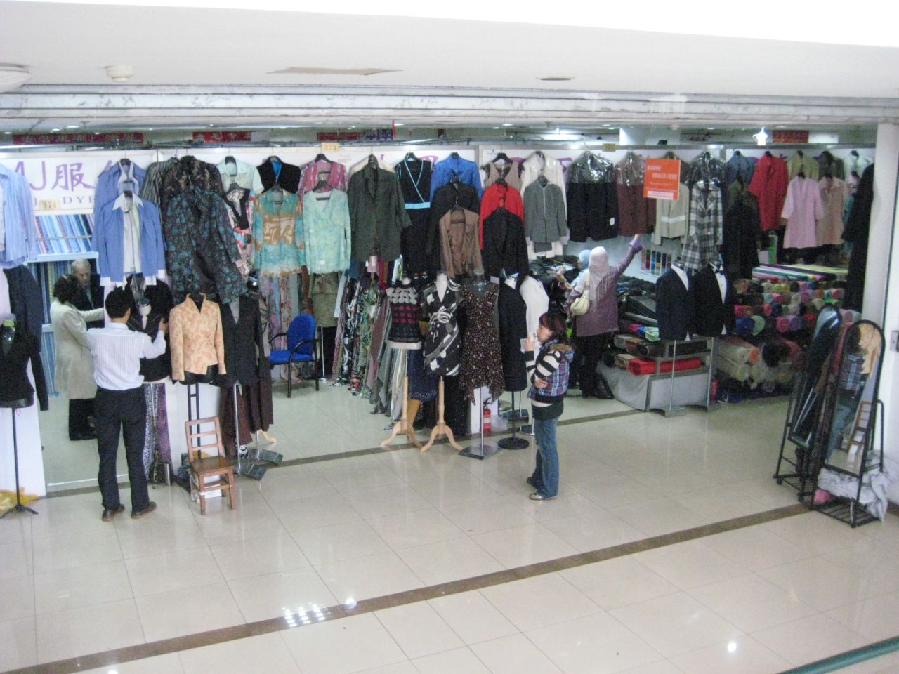Get everything you need at the Shanghai South Bund Fabric Market.