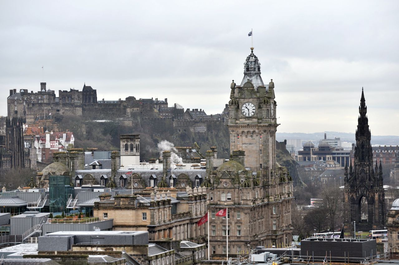 <strong>7. Edinburgh, UK:</strong> The Scottish capital has the second-highest percentage of green spaces among the 150 cities included in the ranking, but, placing 141st in terms of average hours of sunshine, there isn't always opportunity to enjoy them. 