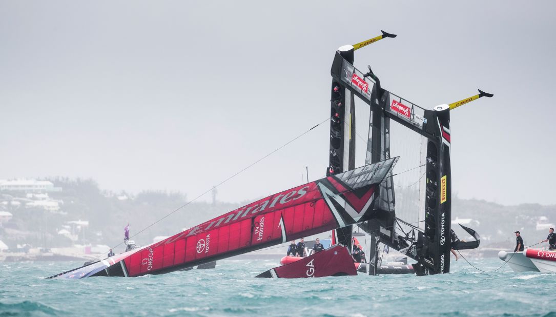 Катамаран Vestas Sailrocket 2. Americas Cup Team New Zealand. America 's Cup 1916.