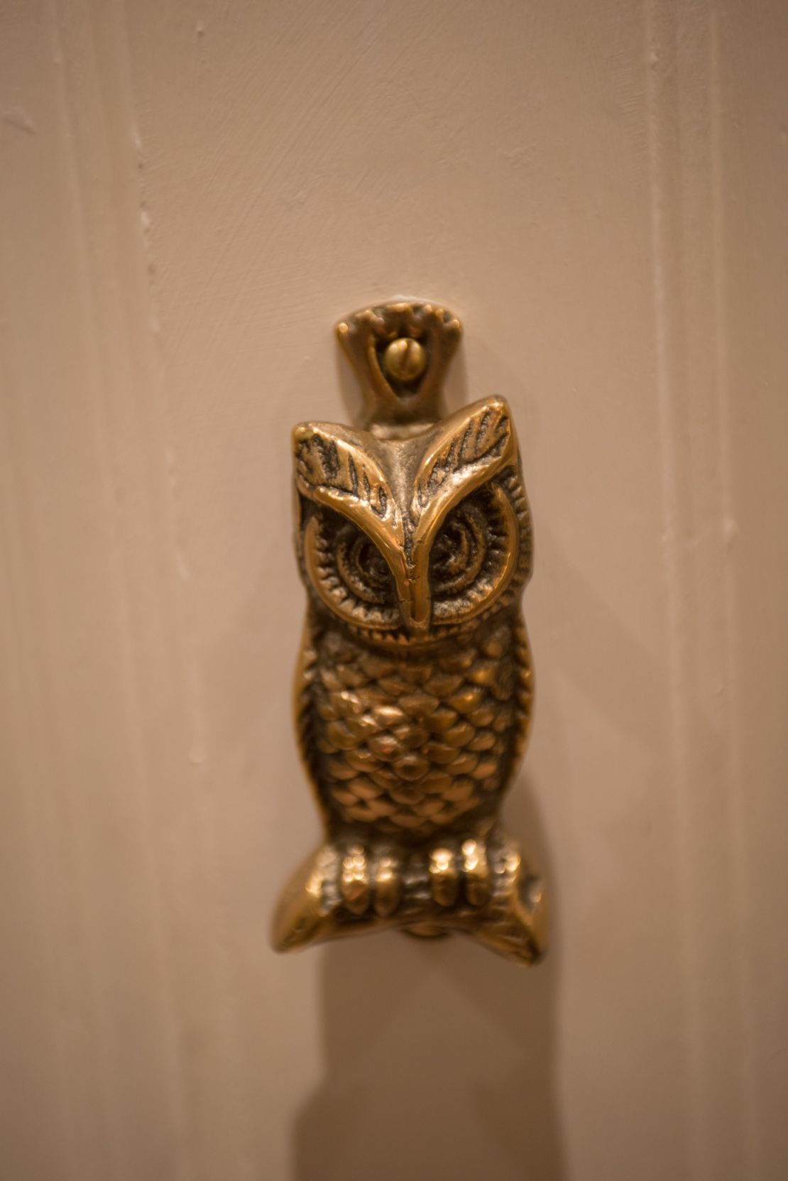 The door knocker for the JK Rowling Suite is a brass owl in Rowling's honor.