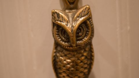 The door knocker for the JK Rowling Suite is a brass owl in Rowling's honor.