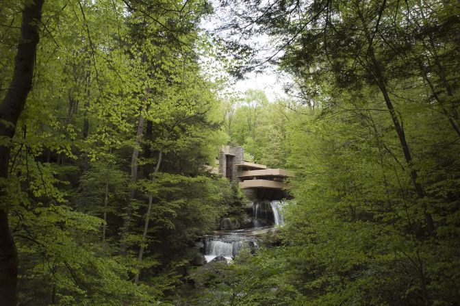 Fallingwater, another Frank Lloyd Wright project in Fayette County, Pennsylvania, took this aesthetic even further.