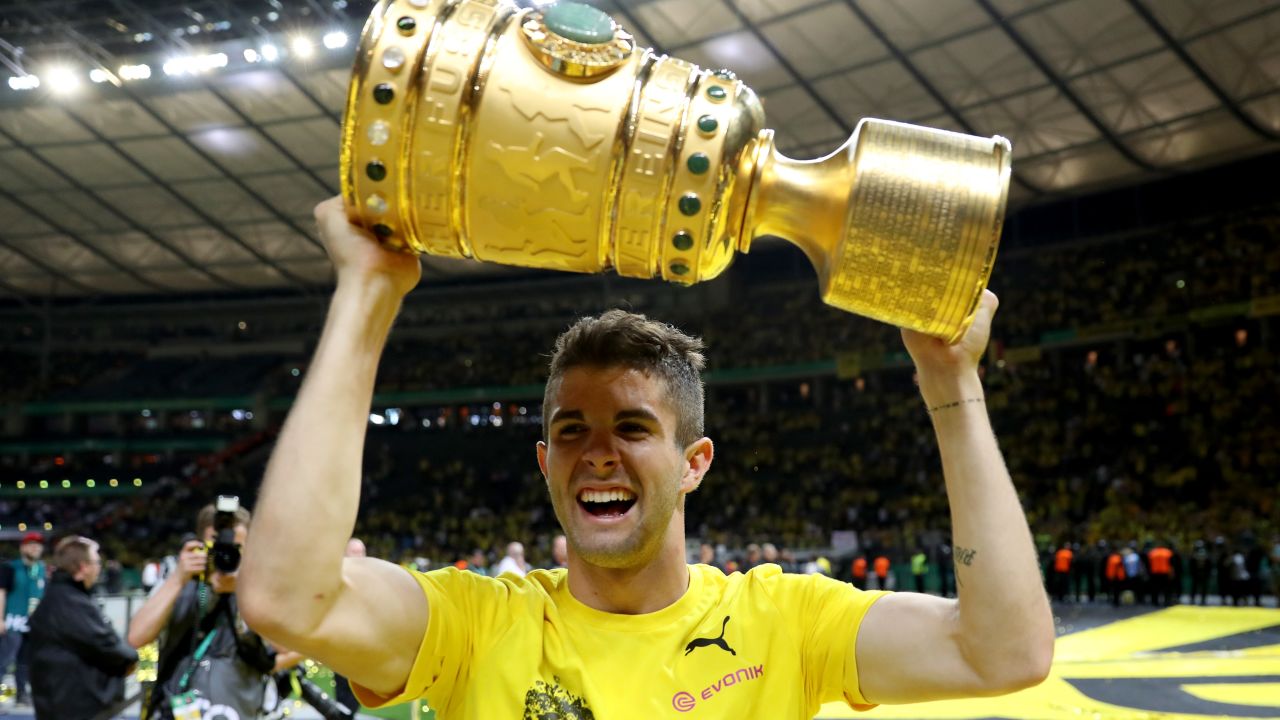 Pulisic with the DFB Cup after Dortmund beat Eintracht Frankfurt in 2017.