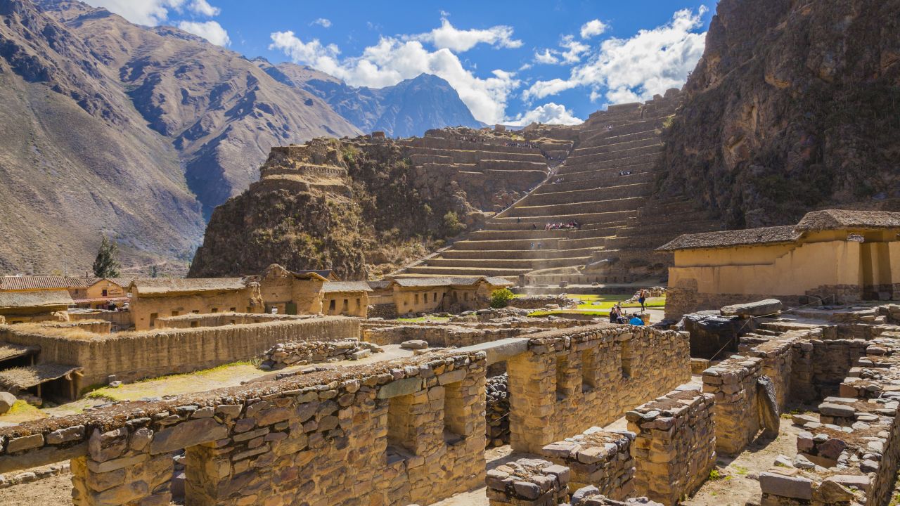 <strong>Ollantaytambo: </strong>Ollantaytambo is home to two stunning Inca ruins, including a terraced fort.