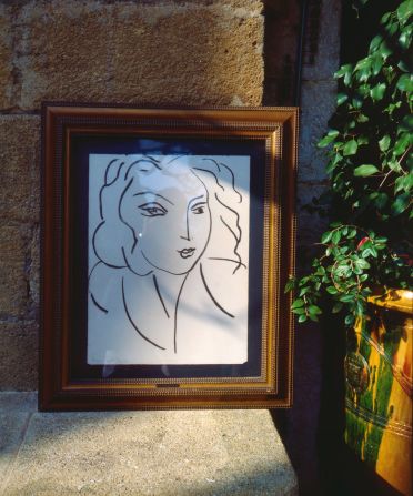 Henri Matisse befriended Roux in the 1930s. The artist was ailing by that point, and would take tea with the owner in the back of his limousine, chauffeured from Nice.