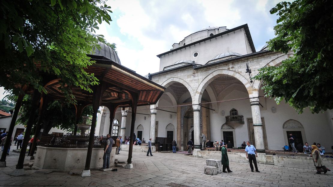 The Ottoman bazaar boasts the majority of the historical sights in town, such as the 16th-century Gazi Husrev-beg Mosque.