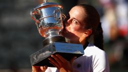 PARIS, FRANCE - JUNE 10:  Jelena Ostapenko of Latvia celebrates victory by kissing the trophy following the ladies singles final match against Simona Halep of Romania on day fourteen of the 2017 French Open at Roland Garros on June 10, 2017 in Paris, France.  (Photo by Clive Brunskill/Getty Images)