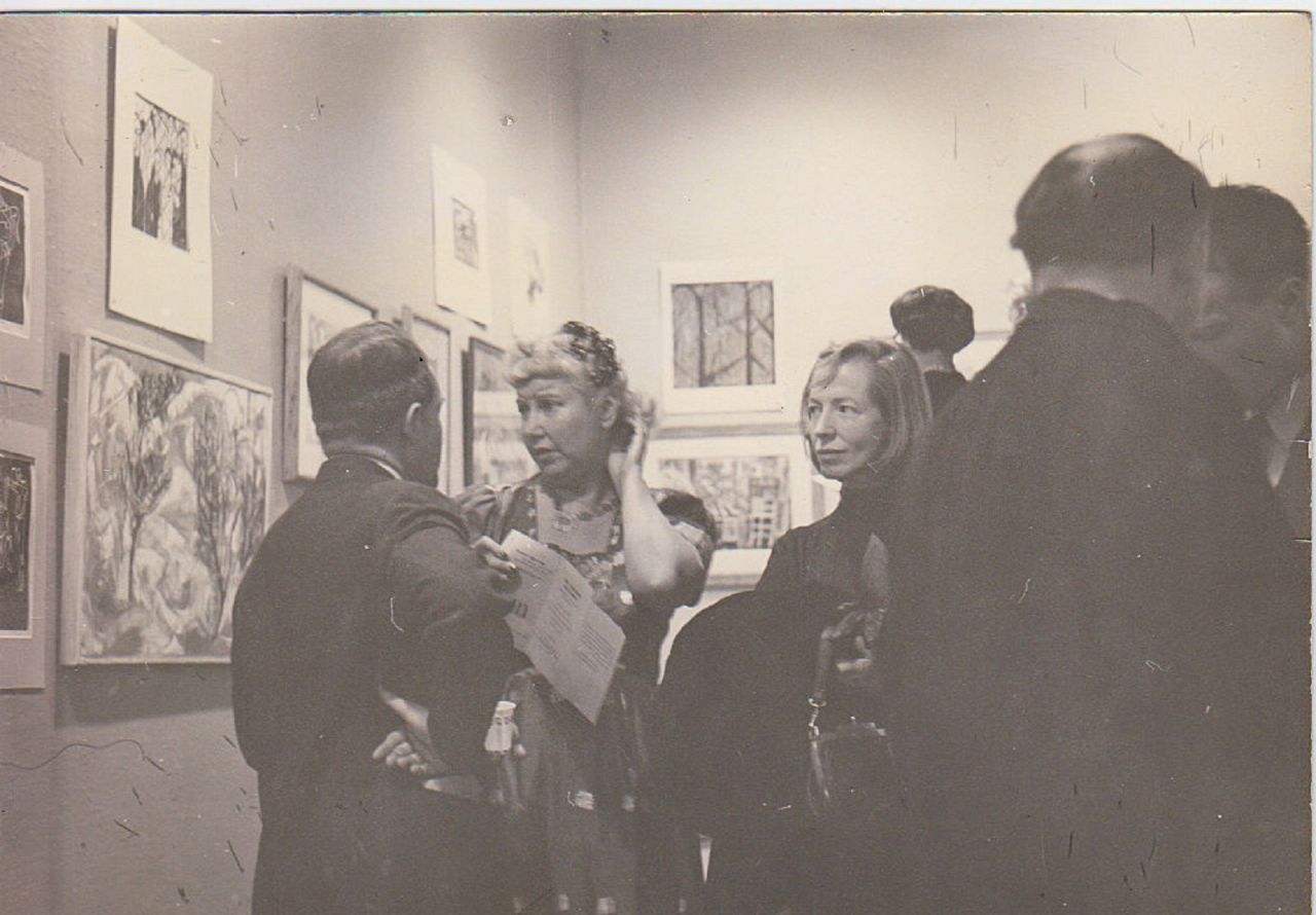 Artist Hazel Guggenheim McKinley, left, and Jenifer Gordon Cosgriff at an art gallery. 