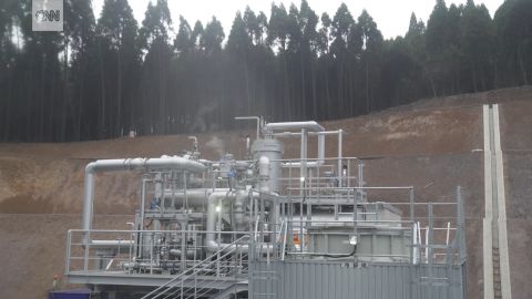 Instead of sucking hot water or steam from under the ground to create energy like most geothermal plants, this reactor designed by researchers from Kyoto University channels cold water deep into the earth to heat it, then brings it up to the surface again in order to generate electricity.<br />