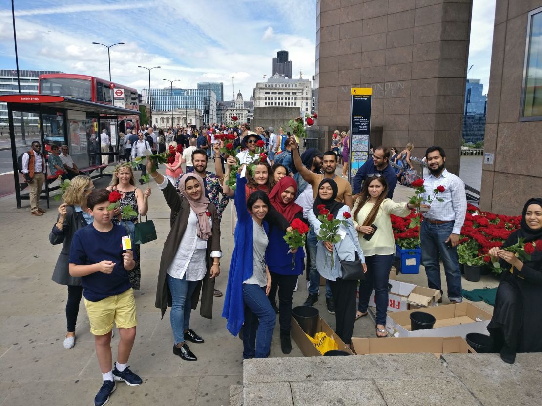 A group of more than a dozen volunteers handed out 3,000 roses near the London Bridge.