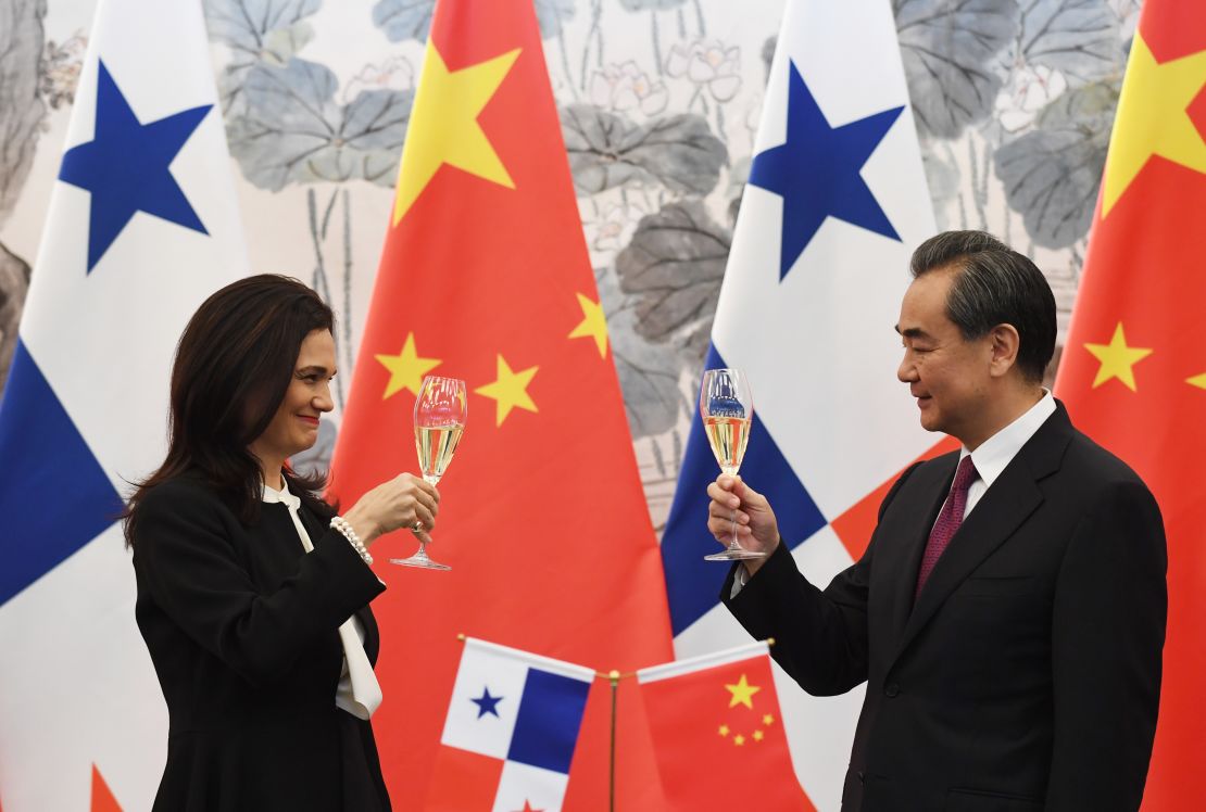 Panama's Foreign Minister Isabel de Saint Malo and Chinese Foreign Minister Wang Yi drink a toast after signing a joint communique on establishing diplomatic relations during a press briefing on June 13, 2017.