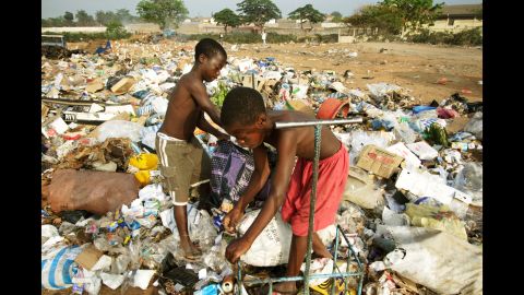 <strong>Angola: </strong>Children collect plastic and cardboard among the trash in Luanda province. Here, more than 10% of children die before their 5th birthdays.