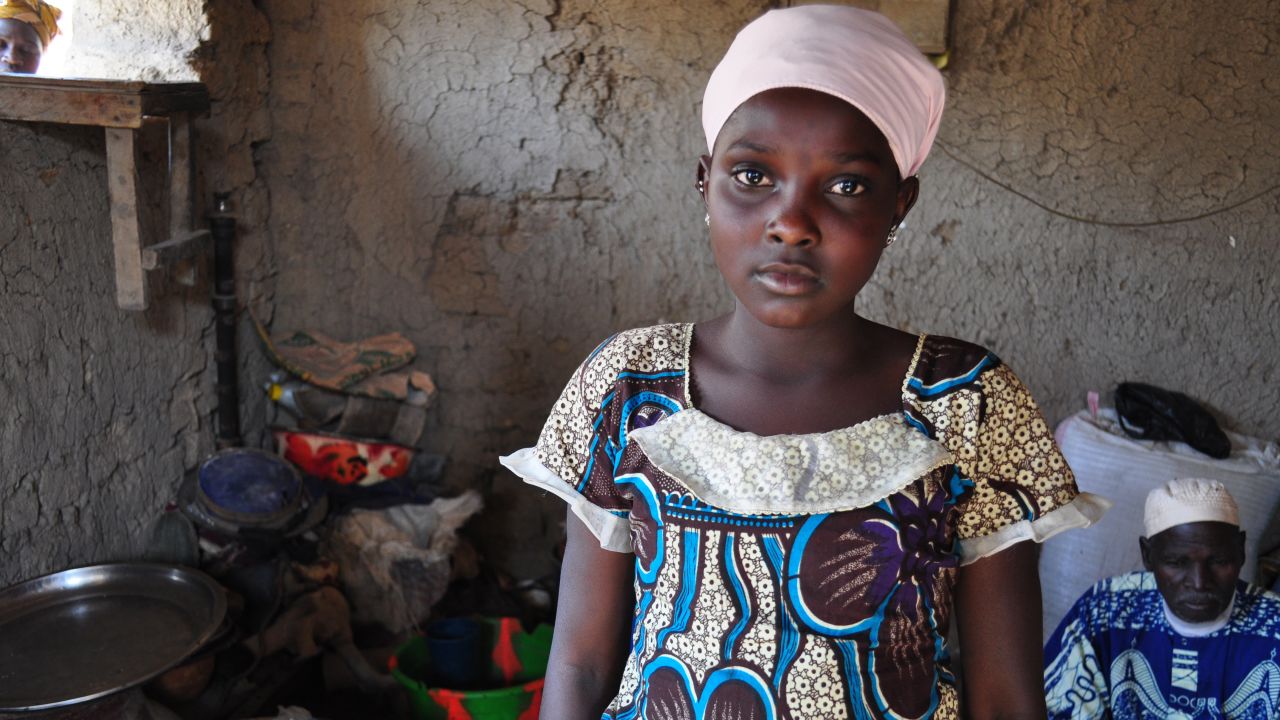 <strong>Mali: </strong>A 12-year-old girl had to leave school after fighting broke out in her village, leaving her displaced in another village in central Mali. In this country, 47.3% of kids are out of school.