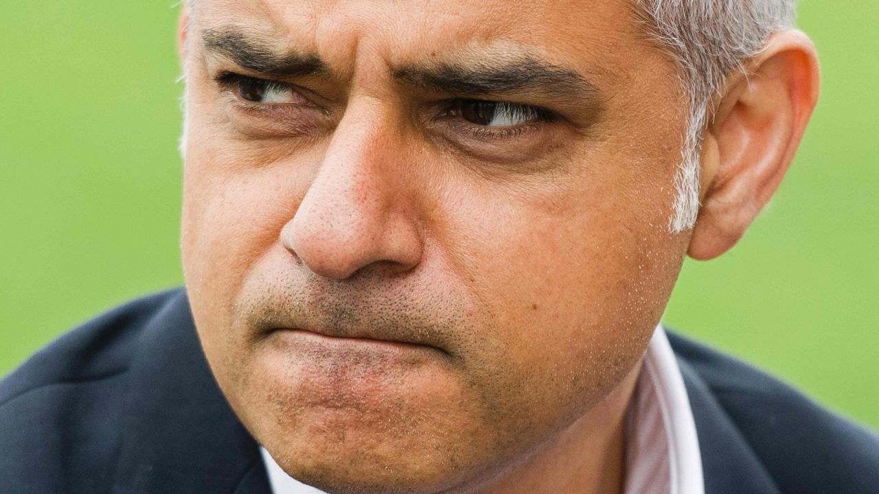 (FILES) This file photo taken on March 23, 2017 shows Mayor of London Sadiq Khan speaks during a vigil in Trafalgar Square in central London on March 23, 2017 in solidarity with the victims of the March 22 terror attack at the British parliament and on Westminster Bridge.
Donald Trump lashed out Sunday at London's mayor Sadiq Khan, accusing him of downplaying the threat of terrorism a day after knife-wielding men mowed down and stabbed revelers in the British capital. London's mayor swiftly shot down the US president's remarks, made in a series of overnight tweets, as critics accused Trump of exploiting a terror attack for political gain -- and not for the first time.
/ AFP PHOTO / LEON NEALLEON NEAL/AFP/Getty Images