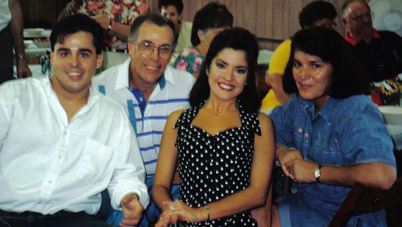 Robin Meade with her parents and husband, Tim Yeager, in Ohio in the early '90s.