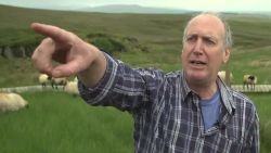 irish farmers straddling border fear brexit robertson pkg amanpour_00002619.jpg