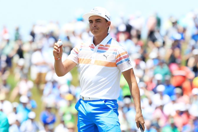 American Rickie Fowler set the early pace with a seven-under-par round of 65 as he seeks his first major title.