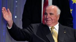 Former German Chancellor Helmut Kohl dies Fred Pleitgen pkg_00035224.jpg