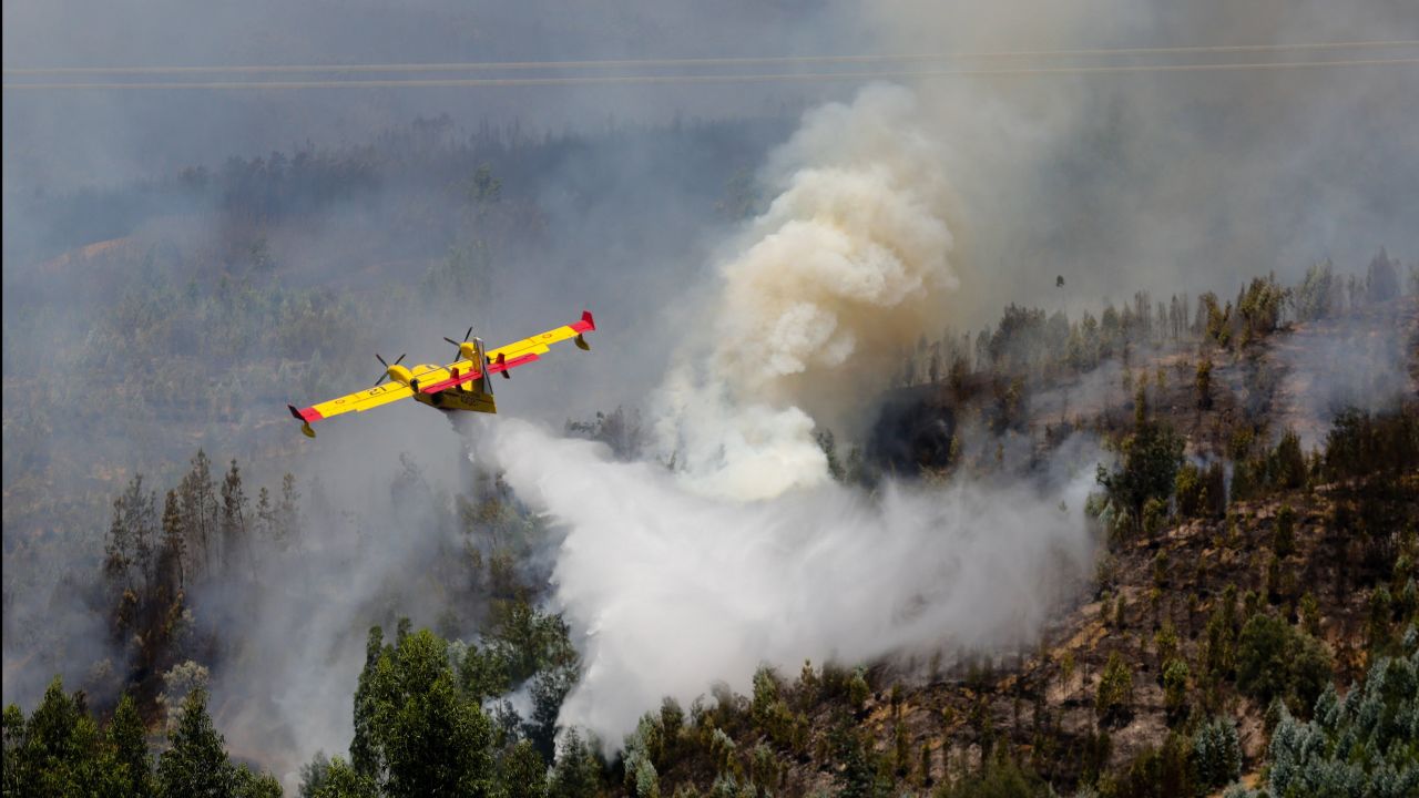 A Spanish firefighting aircraft helps battle the Pedrogao Grande wildfire.