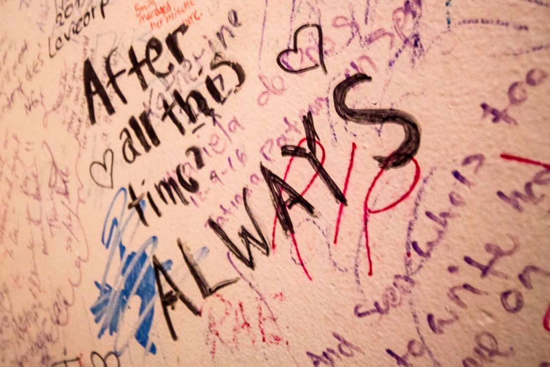 The Elephant House's bathrooms are covered in Potter-themed graffiti.