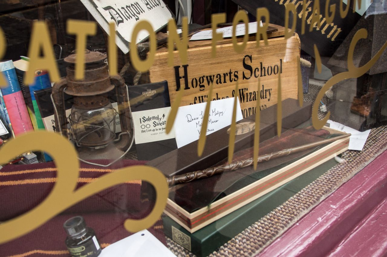 <strong>Wand for sale:</strong> Pick up a wand on Victoria Street to truly complete the Potter experience.