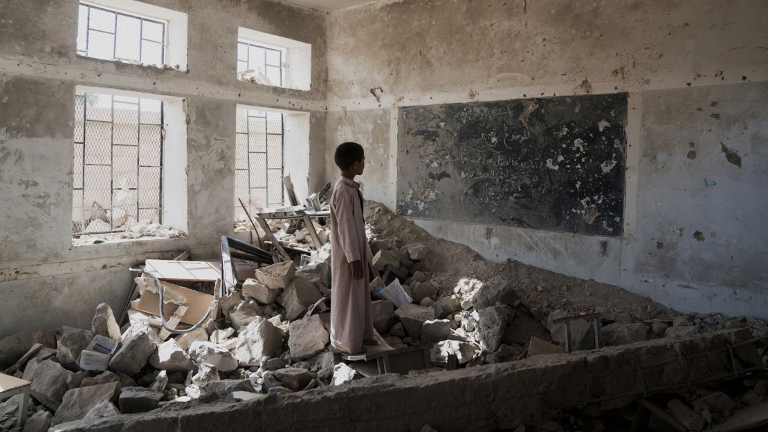 Aal Okab School in Saada City was destroyed during the conflict. Pupils are now taught in tents. 