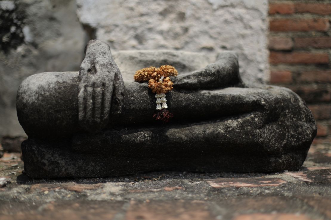 Remains of Buddha statues can be found throughout Ayutthaya.